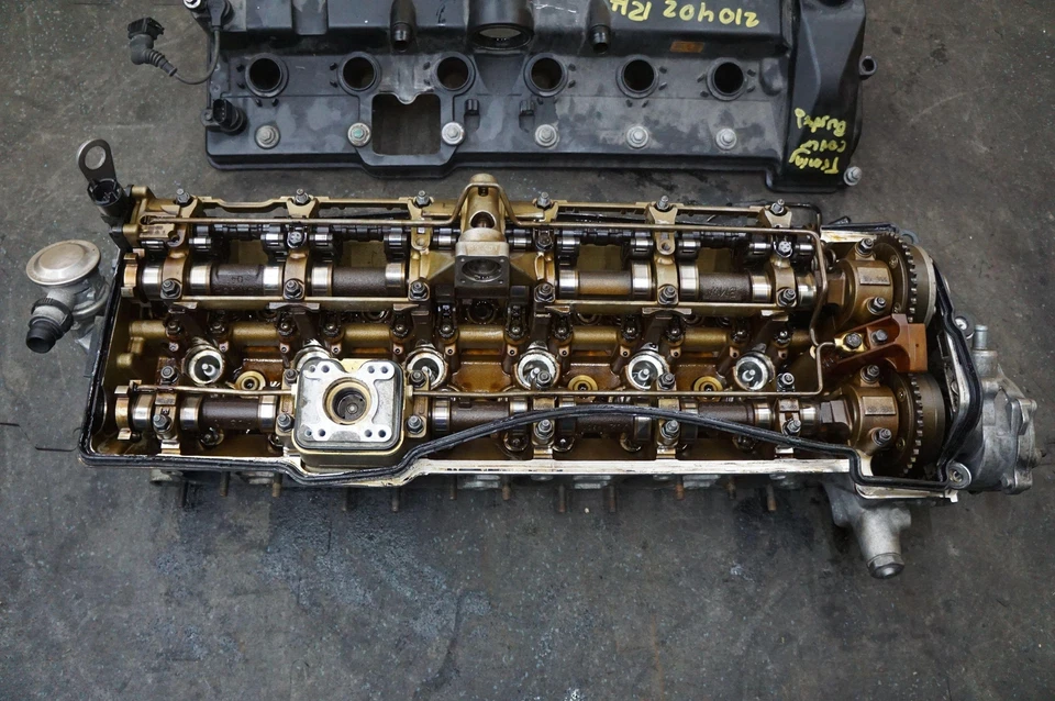 Right Cylinder Head Assembly 11121556130 6.75L Rolls Royce Phantom 03-17 *NOTE Foto 2 de 4