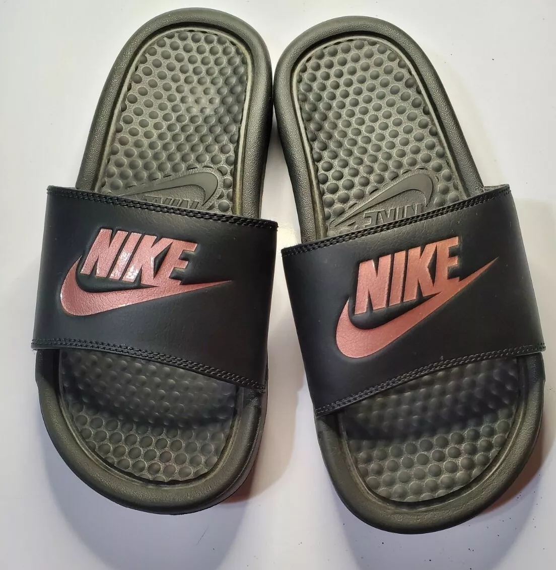 Nike flip flops top pink and black