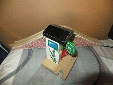 Thomas Friends Wooden Railway Stop and Go Station and Bridge