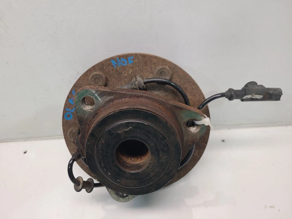 Conjunto de buje delantero Nissan Titan 2005-07 (4x4) con sensor de velocidad  Foto 2 de 4