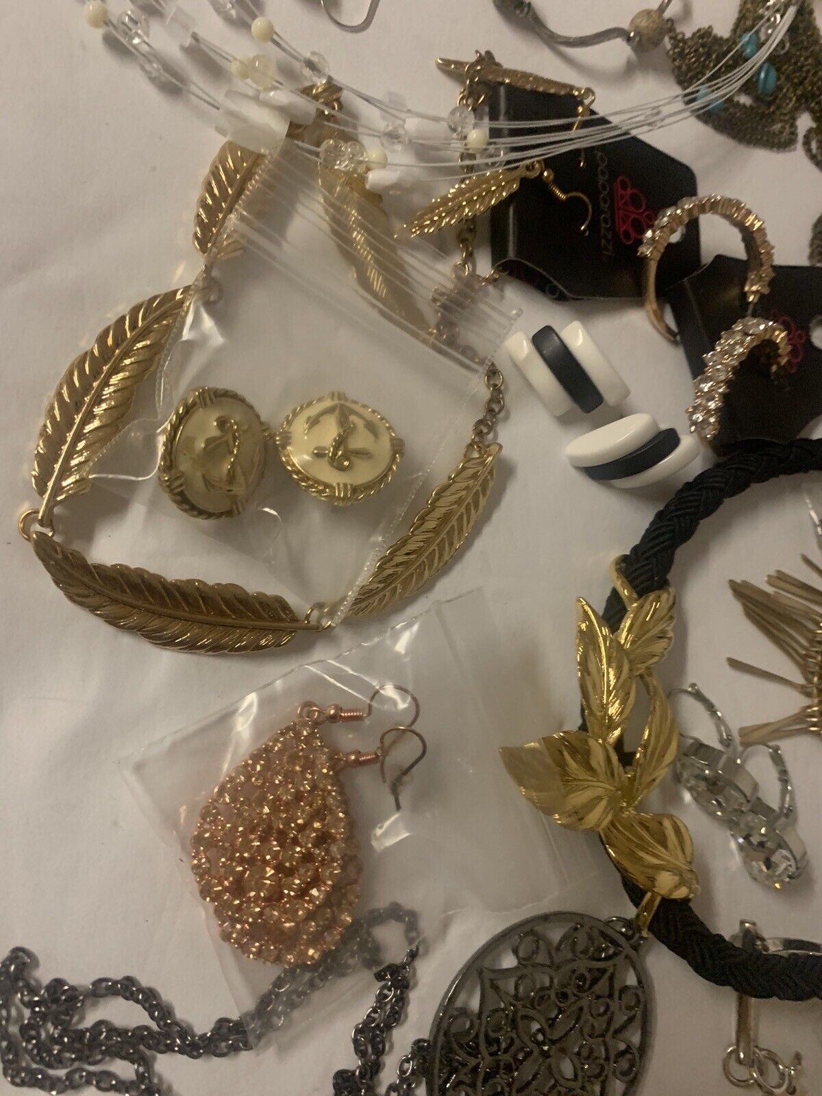 Lot of Costume Jewelry Necklaces Bracelets 3 1/2 … - image 4