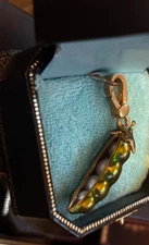 JUICY COUTURE SWEET PEA POD CHARM NIB - YJRU0765