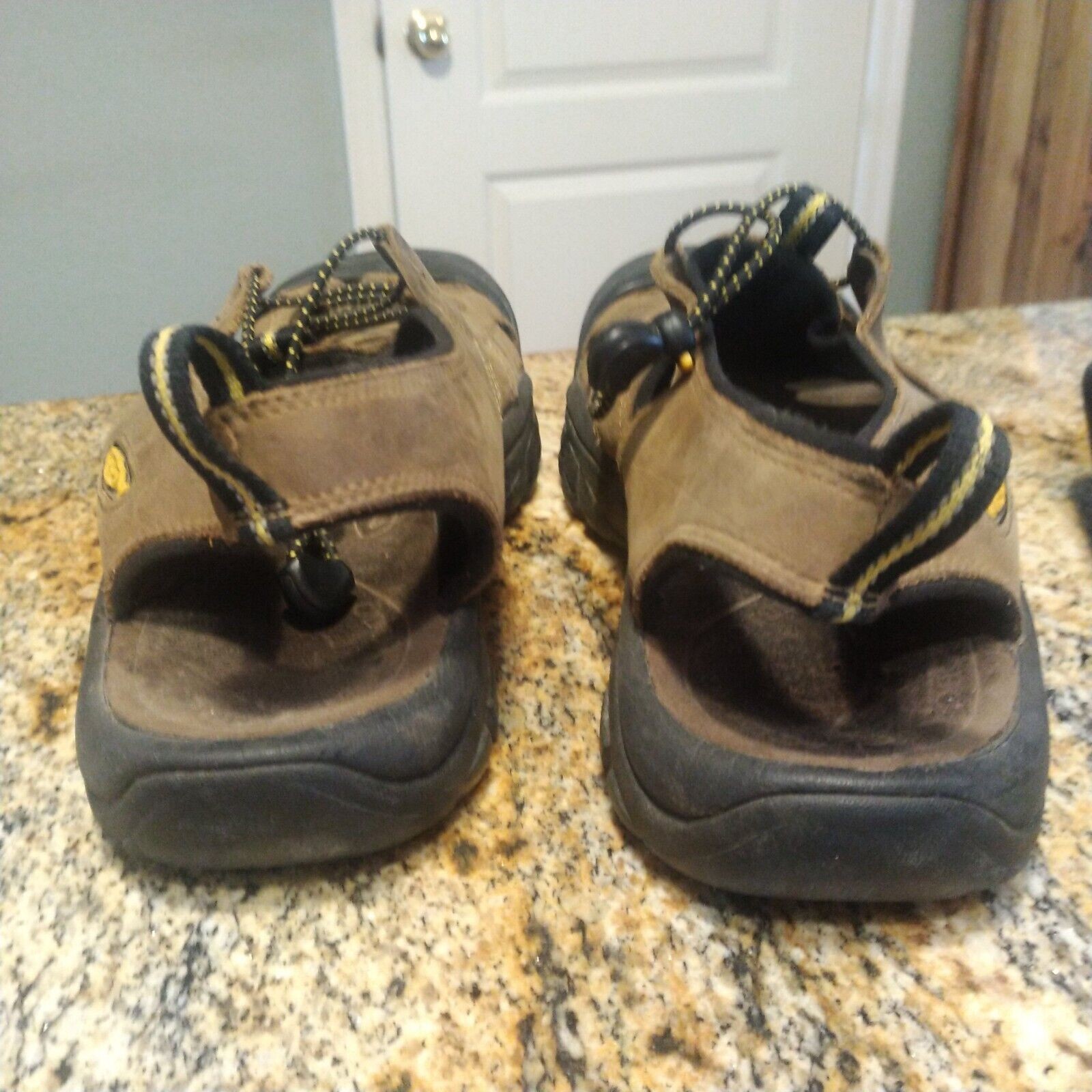 Scarpa uomo Keen Newport H2 taglia 11M marrone atletica sandalo sportivo escursionismo passeggio