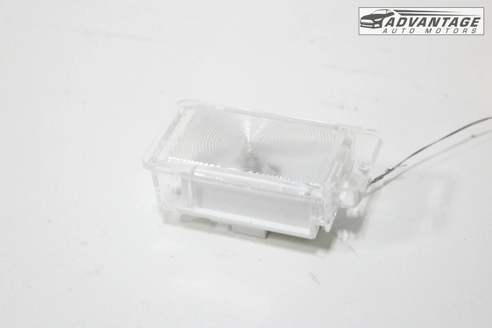 Nissan Kicks 2018-2025 trasero derecho interior maletero carga luz cortesía lámpara OEM Foto 2 de 4