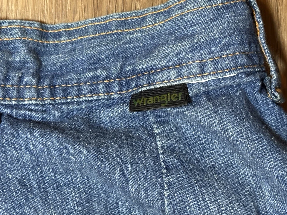 Pantalones de mezclilla acampanados vintage de los años 70 Wrangler para mujer con bolsillo a rayas amarillas  Foto 4 de 4