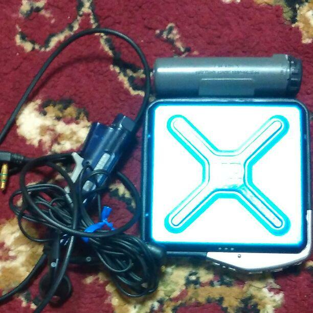 SONY MDウォークマン MZ-E44 Sony MZ-E44 MD Walkman Player with Battery Case and