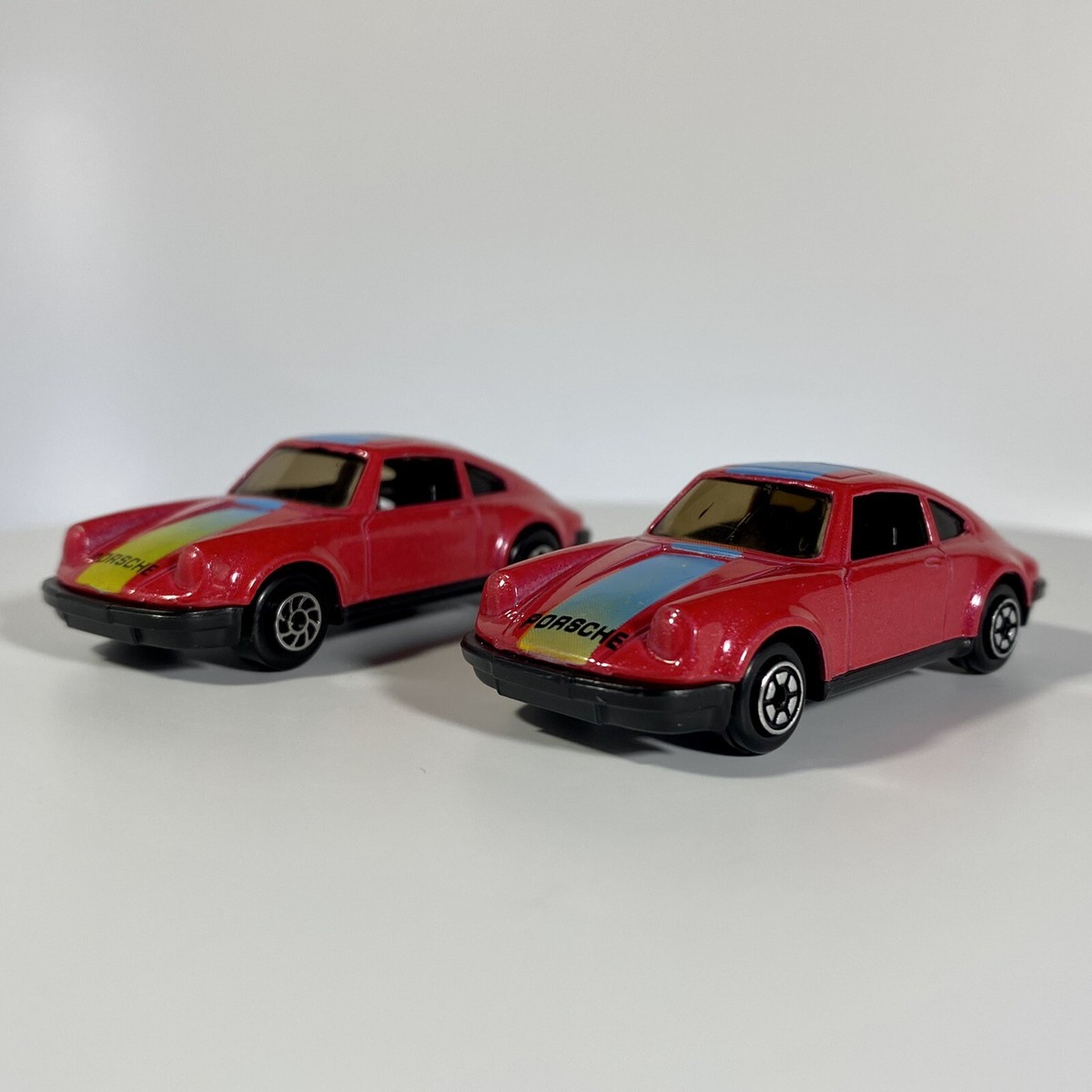 Yatming #811 Porsche 911 1:64 Diecast Dark Pink with Wheel