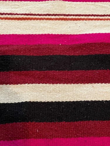 Tappeto a righe Kachina tessuto sud-ovest con frange 47" x 79" - Foto 4 di 5