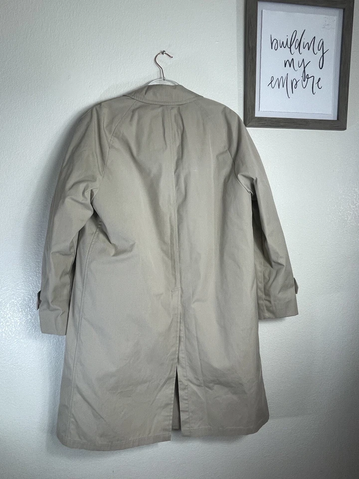 Gabardina London Fog vintage forrada de piel sintética beige 40" de largo Foto 3 de 4