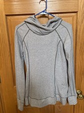Lululemon Womens 6 Grey Long Sleeve Sweatshirt Pullover EUC