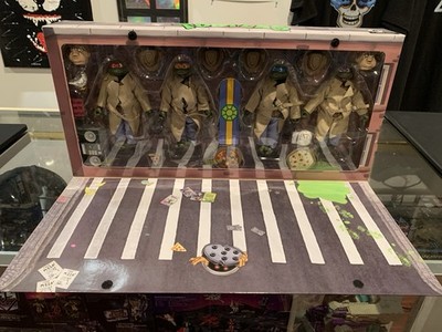 NECA Teenage Mutant Ninja Turtles: Turtles in Disguise Action