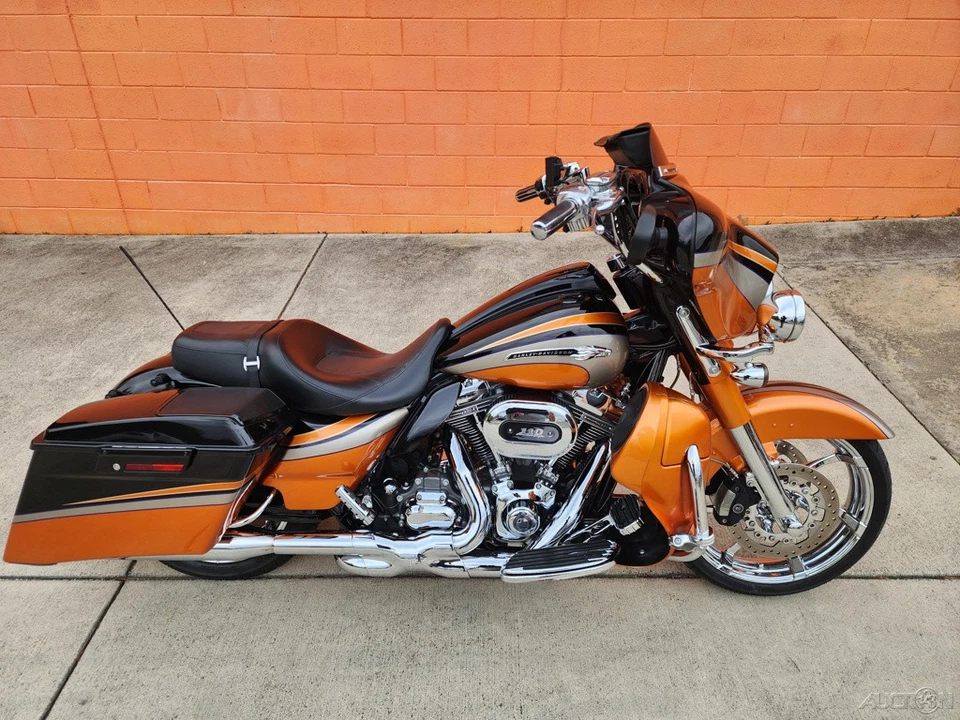 Harley-Davidson CVO Street Glide 2011 Foto 4 de 4