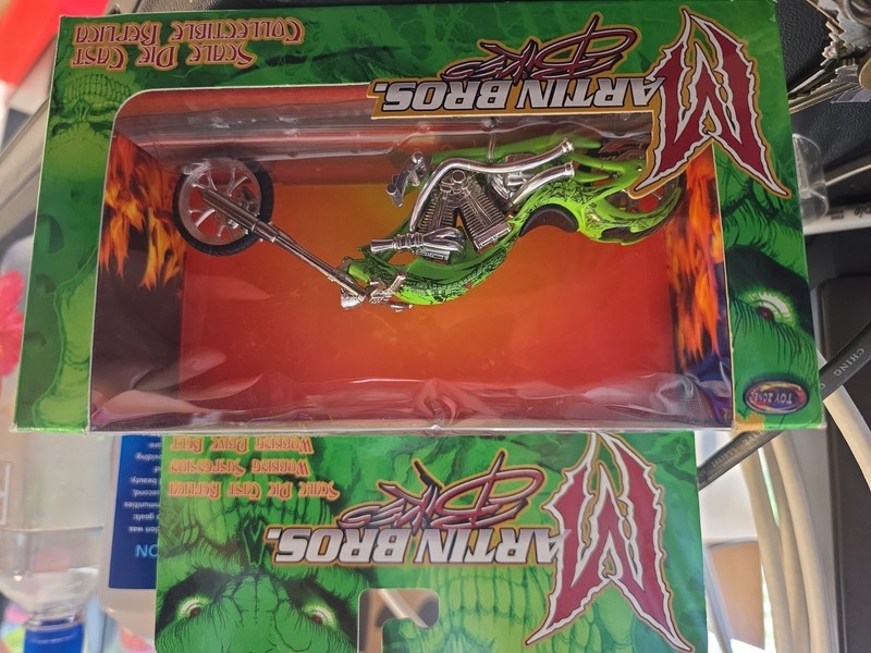 Martin Bros Bikes Chopper 1:10 Scale Die-cast Replica Toy Zone Blue Gold Flames