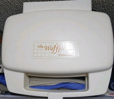 Vintage TOASMASTER, THE WAFFLER **RARE**Cool Touch, Baker Maker - Model 281