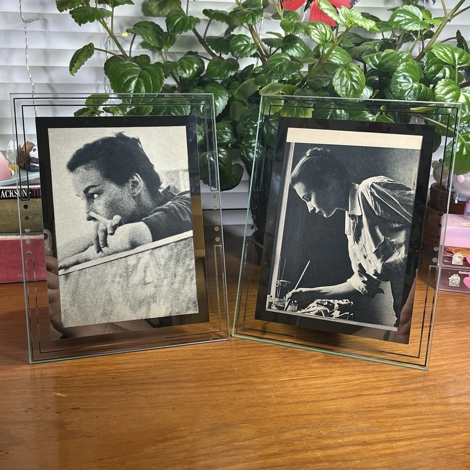 Par de marcos de fotos pintados al revés Art Deco de colección vidrio borde plateado mesa repro Foto 2 de 4