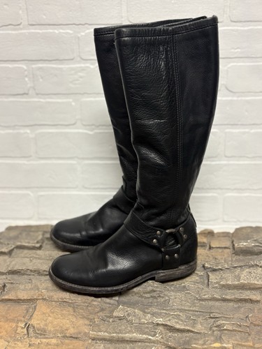 Frye 3476850 Phillip Arnés Mujer 7 Alto Cuero Negro Botas de Montar Cremallera Trasera - Imagen 2 de 9