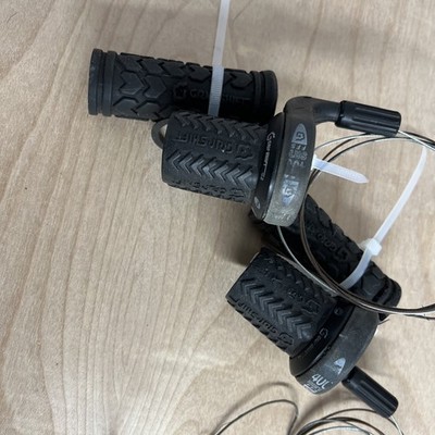 Comando Cambio A Manopola SRAM SRT400 3 Velocità – Sinistro, Compatibile Shimano, Nero
