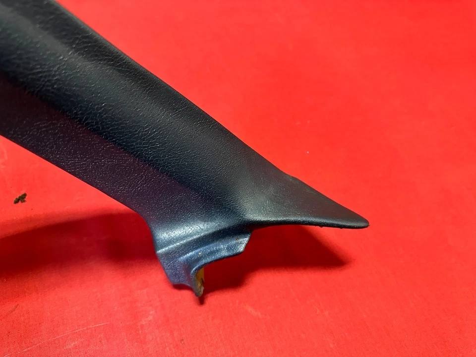 1969-1970 CHEVROLET IMPALA BEL AIR A PILLAR TRIM PAINÉIS DE MOLDAGEM AZUL GM 69-70 - Imagem 4 de 4