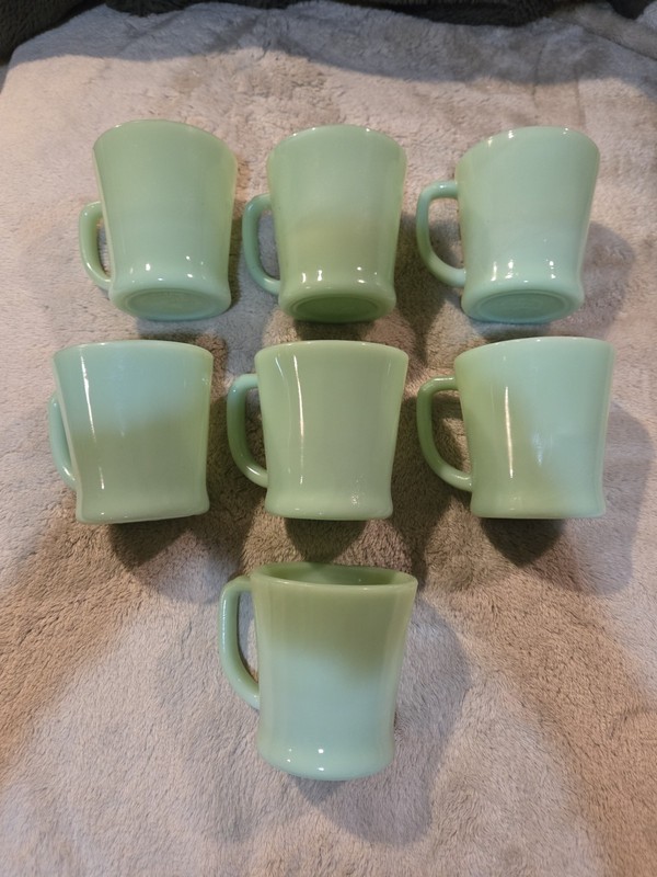 VINTAGE FIRE KING JADEITE D HANDLE OVEN WARE COFFEE CUPS 8 OZ GREEN 7PCS 