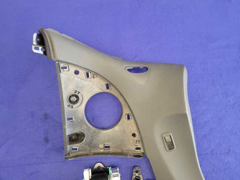 2014 Audi R8 V10 Plus Coupe Driver Left Seat Belt Retractor Cover 2136
