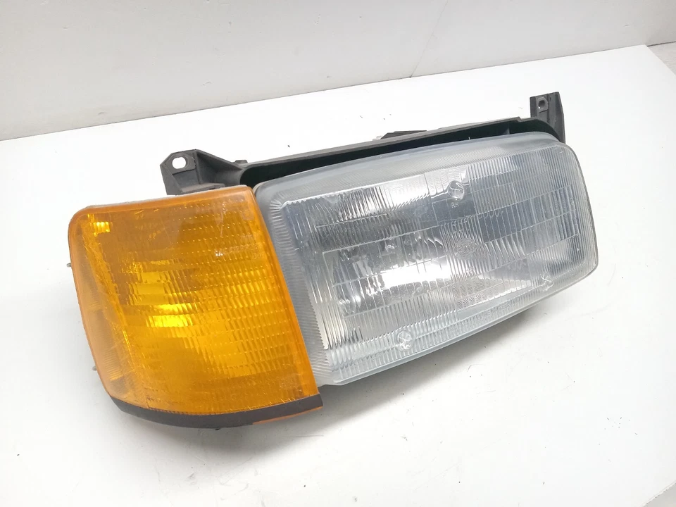 FARO DELANTERO DERECHO VOLKSWAGEN PASSAT 1990-1994 OEM, 114-58238R Foto 2 de 4