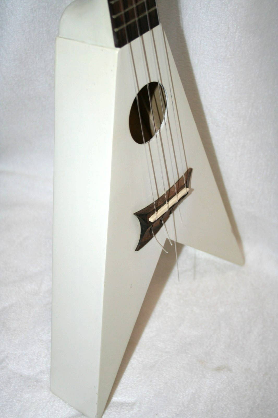 VINTAGE RARE FLYING V SOPRANO UKULELE GLAM ROCK SPACE AGE UNIQUE ACOUSTIC GUITAR