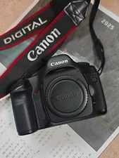 Canon EOS 5D 12.8 MP Digital SLR Camera Body Only no lens
