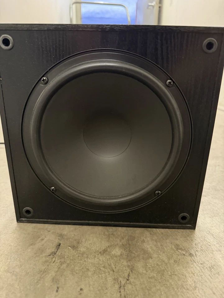 Subwoofer supersónico Klipsch Pinnacle negro usado 120V 60HZ 200W Foto 2 de 3