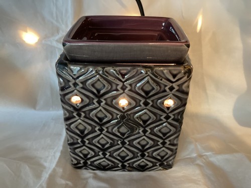 Scentsy Amethyst Deluxe Warmer with Bulb Retired No Box - Picture 2 of 14