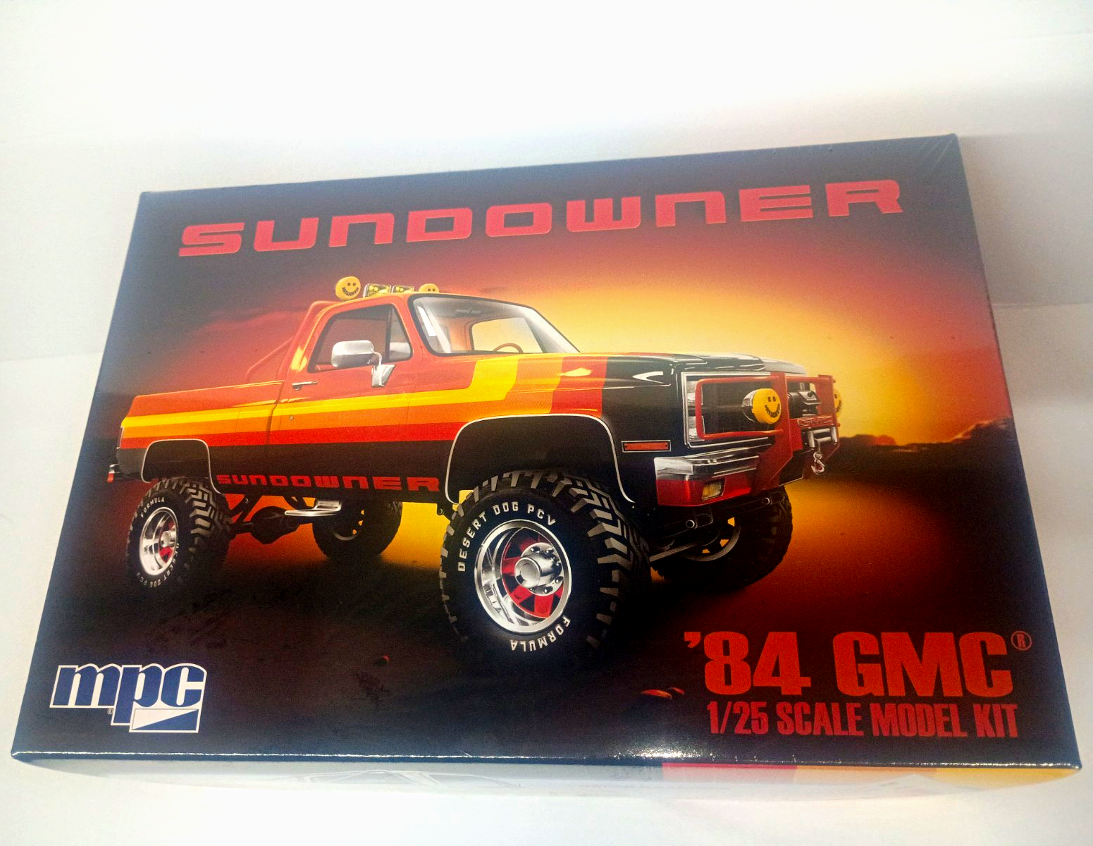 MPC 1/25 SCALE 1984 GMC SUNDOWNER CUSTOM PICKUP MODEL KIT 156 PC CUSTOM ...