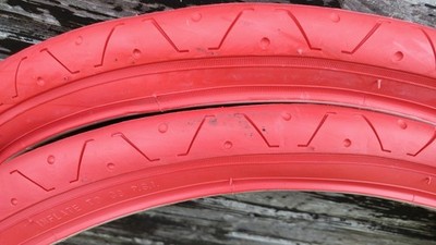 AUSVERKAUF SLICK MTB REIFEN 26 x 2,10 ALL RED LS077 **MIT DUNKLEN MARKIERUNGEN**