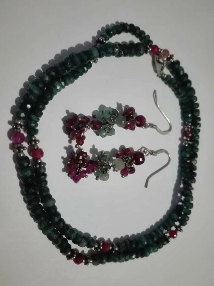 Demi parure - collana e orecchini - smeraldi, rubini, argento sterling - Immagine 2 di 4