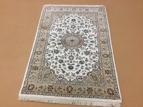 2'.8" X 4'.2" Ivory Beige Fine Floral Oriental Area Rug Hand Knotted Wool & Silk - Picture 10 of 12