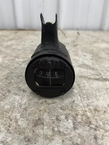 76 Piper Cherokee PA-28 140 compass with mount holding housing 79600-00