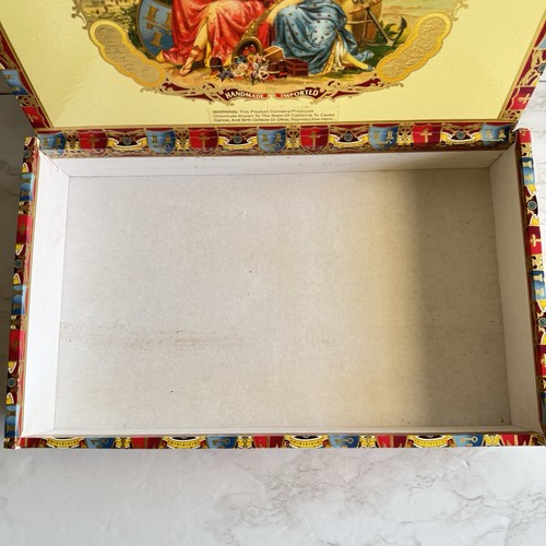VTG Colorful Cigar Box Featuring Two Beautiful Women La Aroma De Cuba Monarch - Picture 7 of 14