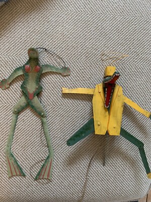 Metal Stick Figure Animated Gator & Frog Heads  12'' Tall. Painted.