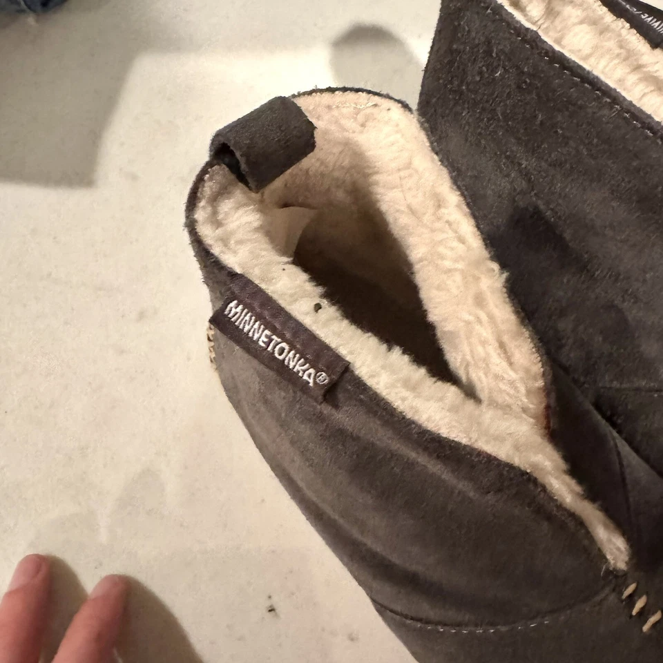 Botín Zapatilla Minnetonka Tucson Gamuza Piel Sintética Forrado Gris Talla 7 Foto 4 de 4
