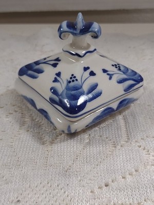 Vintage GZHEL Porcelain Lidded Trinket Box Cobalt Blue Handpainted USSR READ 