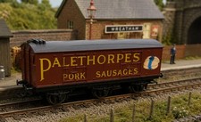 HORNBY R433 PALETHORPES PORK SAUSAGES 6 WHEEL VAN WAGON MINT BOXED OO gauge