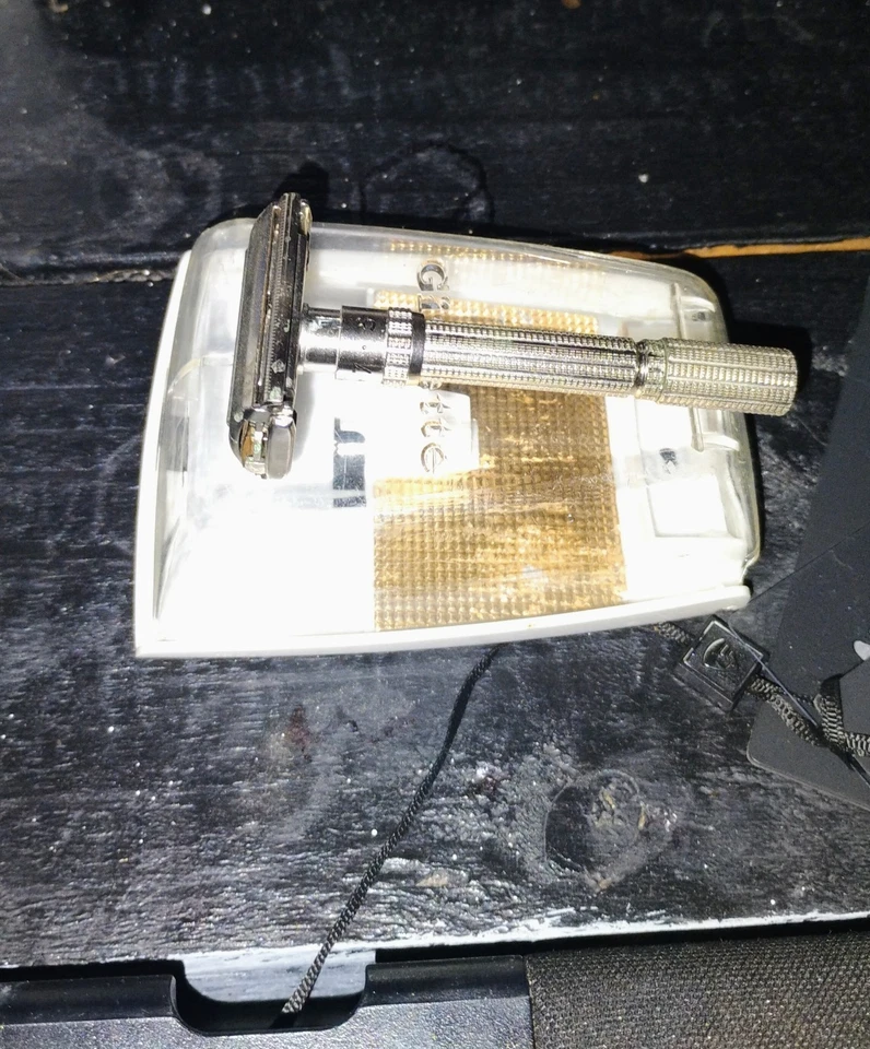 Vintage Gillette Razor  - Image 4 of 4