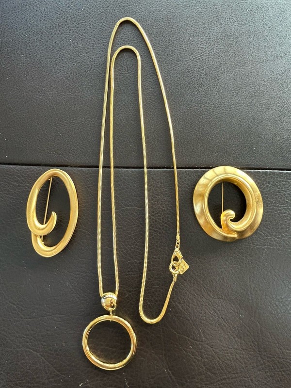 ⭐️VTG. Anne Klein Gold Jewelry Lot Necklace Pendant 2 Pins Broaches Quality Work