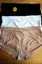 VANITY FAIR WOMAN'S LOT OF THREE STRETCH BRIEFS/SIZE 3XL 10 /NWOT