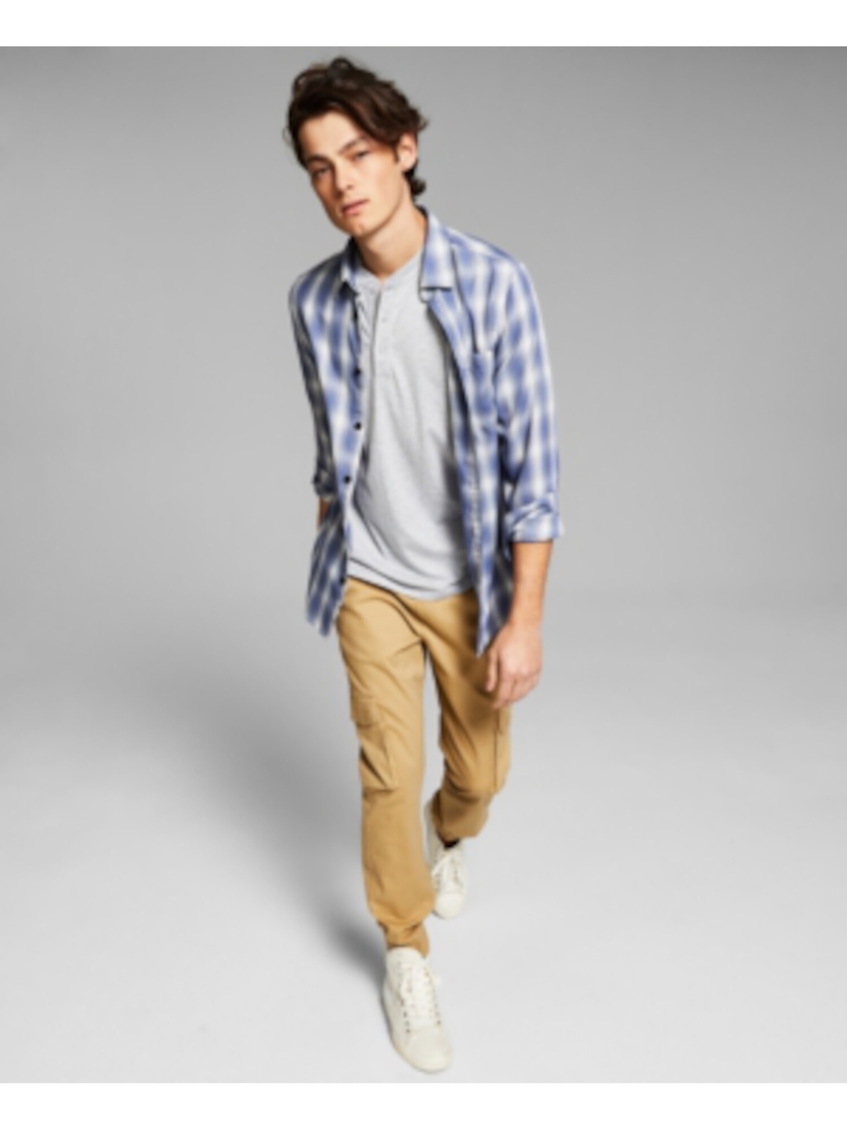 А ТЕПЕРЬ ЭТА мужская синяя клетчатая рубашка с длинным рукавом и воротником-стойкой приталенного покроя на пуговицах 1590₽