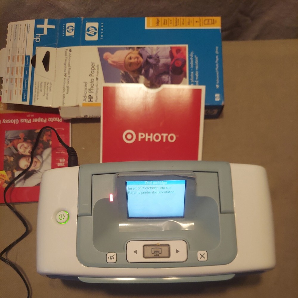 HP Photosmart A522 Compact Photo Printer and photo paper. Make offer