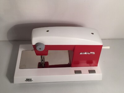 Jouets vintage/ machine à coudre 3mu urss