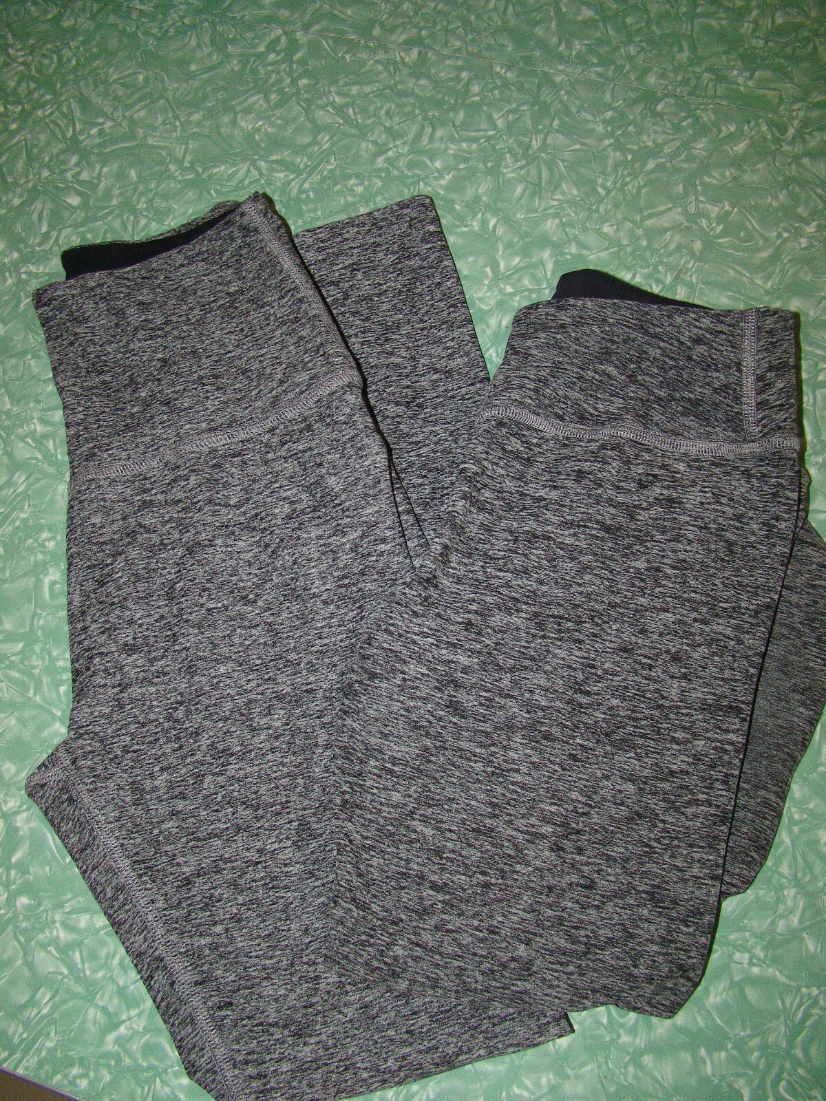 beyond-yoga heathered cropped regular length leggings