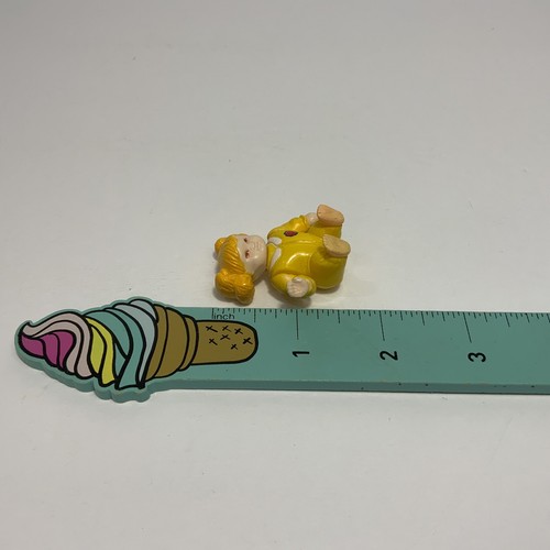Giocattolo vintage 1989 Funrise Micro Action Kids 09001 bambina gialla figura 1,5" - Foto 6 di 6