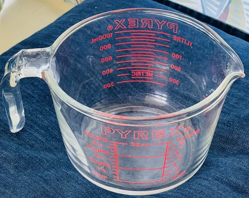 Pyrex Measuring Cup  1 Litre/ 4 Cups