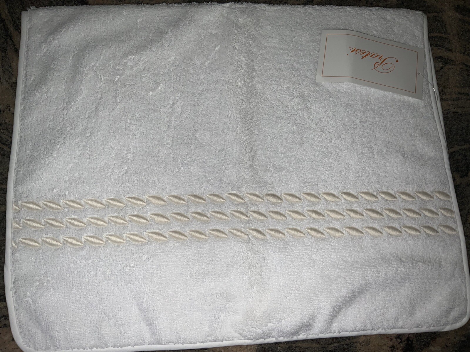 (#5) NEW PRATESI HAND TOWEL WHITE WITH EMBROIDERY ORG (#5) NEW PRATESI HAND TOWEL WHITE WITH EMBROIDERY ORG