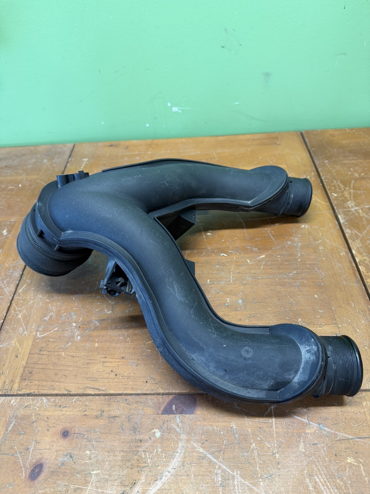 2014-2022 Maserati Ghibli Front Engine Air Intake Duct Tube Pipe 670001350